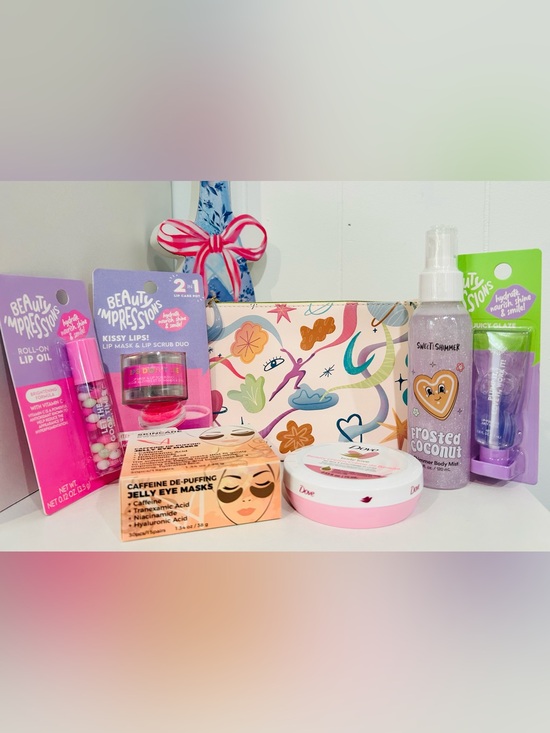 ipsy Handbags - ipsy Floral Multicolor Cosmetic Pouch and Beauty Bundle